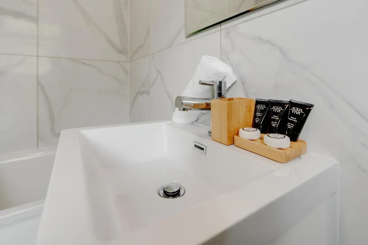 Vichy - Strathcona Suites, Houses In Wavertree Liverpool 0*,  United Kingdom