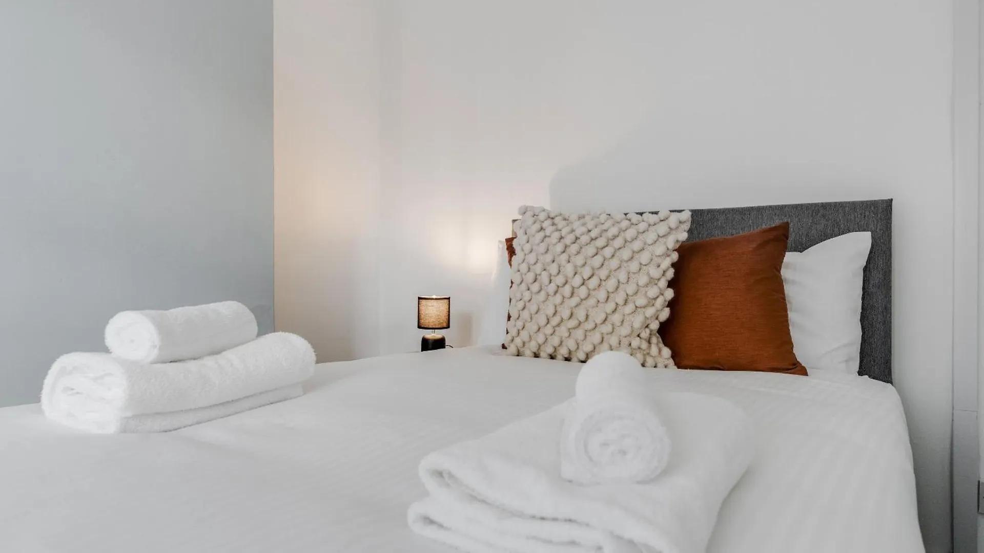Vichy - Strathcona Suites, Houses In Wavertree Liverpool Holiday home